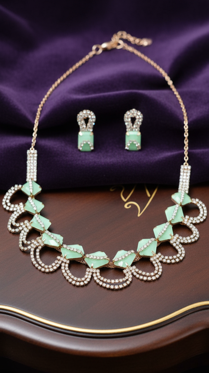 Royal Emerald &amp; Diamond Necklace Set