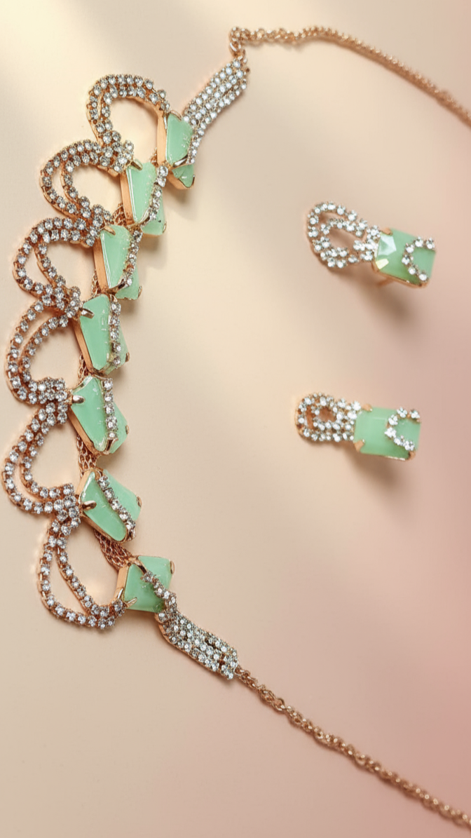 Royal Emerald &amp; Diamond Necklace Set